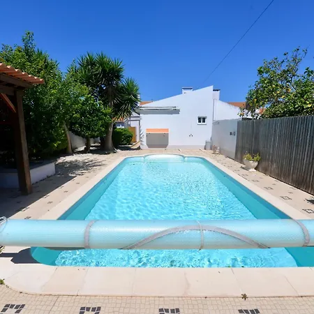 Casa de Férias Laranjeira - House With Private Garden And Pool