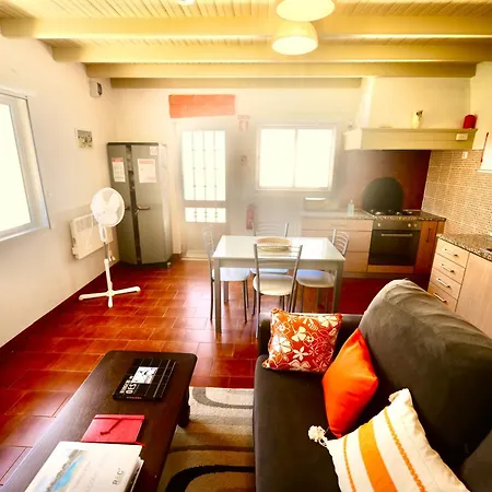 펜션 Laranjeira - House With Private Garden And Pool *