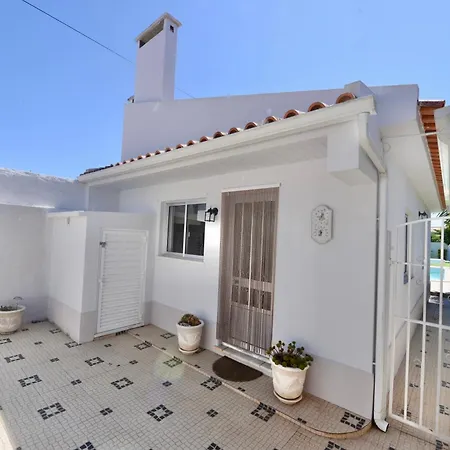 펜션 Laranjeira - House With Private Garden And Pool