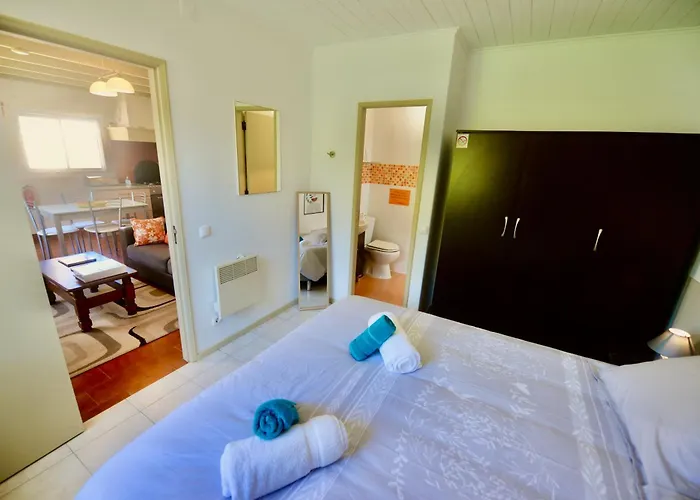 펜션 Laranjeira - House With Private Garden And Pool