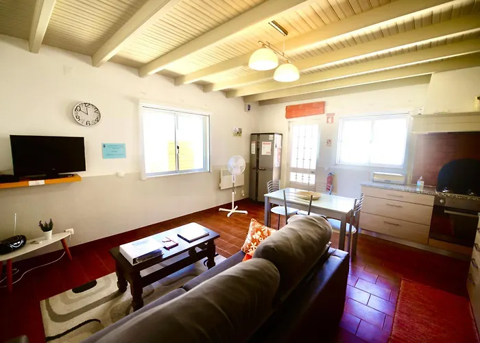 Laranjeira - House With Private Garden And Pool 펜션 *